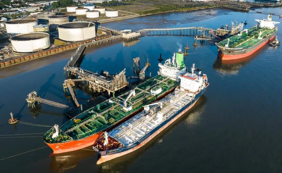 Ship-to-ship fuel transfer unveiled at Tranmere Terminal.