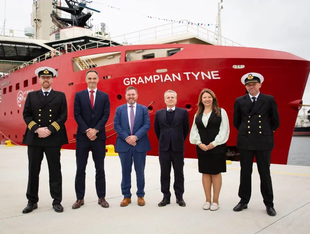 Keith Sutherland, North Star’s SOV Master, Olly Cass from SSE Renewables, Matthew Gordon, North Star CEO, VARD’s Runar Vagnes, Equinor’s Kamala Hajiyeva and North Star’s William Ritchie