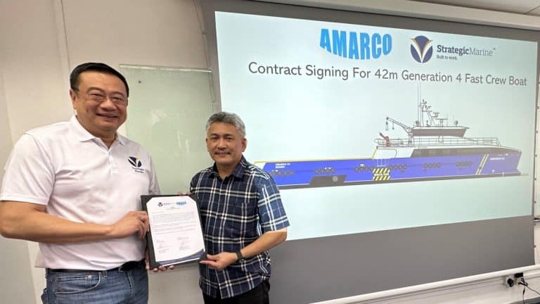 Chan Eng Yew, CEO of Strategic Marine (left), and Mr Ariffin Masrah, Chairman of Amarco Sdn Bhd (right), at the signing ceremony