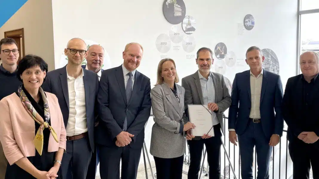 Picture (f.l.t.r.): Koen Christianen (R&D Manager, ABC); Sigrid Ghijs (Contract Manager, ABC); Jan Van de Velde (Director Newbuilding, Jan De Nul Group); Jean-Pierre Props (Area Sales Manager, ABC); Frederik Deroo (Director Technical Division, Jan De Nul Group); Julie De Nul (CEO, Jan De Nul Group); Emmanuel Froidbise (Director, ABC); Tim Berckmoes (CEO, ABC); Diederik De Lentdecker (CFO, ABC).