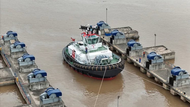 Damen Shipyards Group launched the second of its fully electric tug RSD-E tug 2513The tug is being built for the Port of Antwerp-Bruges 2