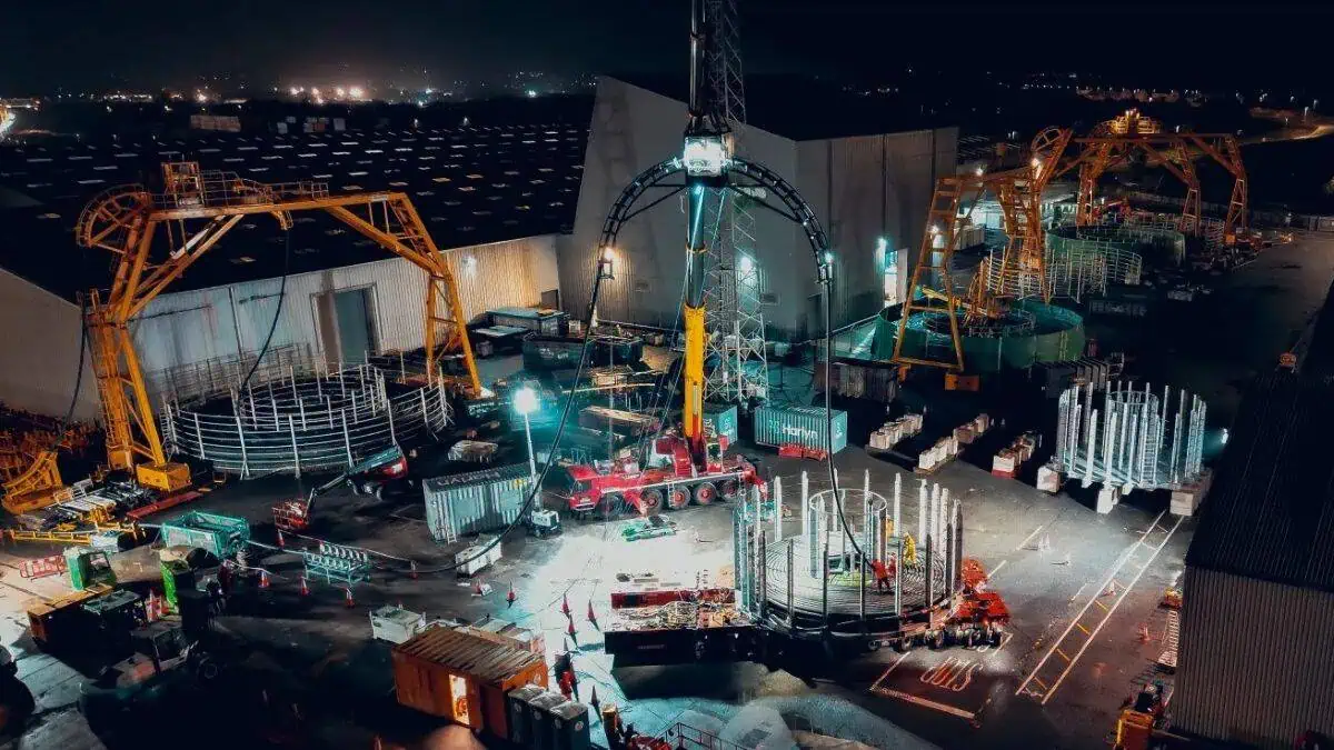 Handling of subsea cables and flexibles often have significant product risk or require expensive carousels. Not only do we provide low-risk solutions, we have unique innovations with flexible benefits for both coilable and non-coilable products.