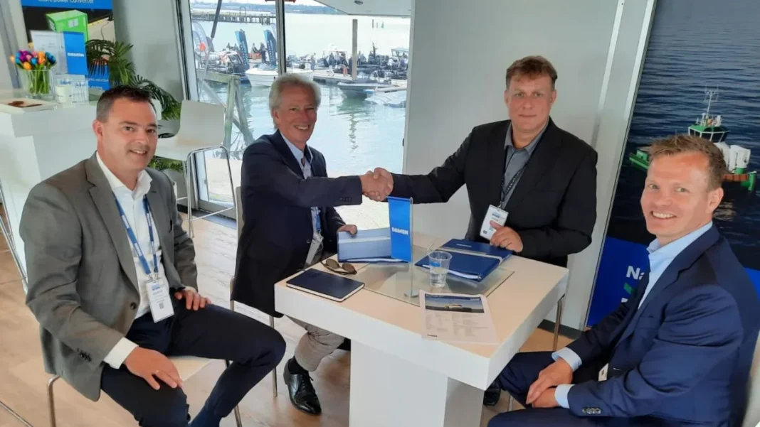 From left to right: Leon Fijnekam (Services- / Operations Manager, Damen), Mike Besijn (Sales Manager Area North / West & South Europe, Damen), Menno Kuyt (Managing Director, Maritime Craft Services ), Jeroen van Vliet (Design and Proposal Engineer, Damen)