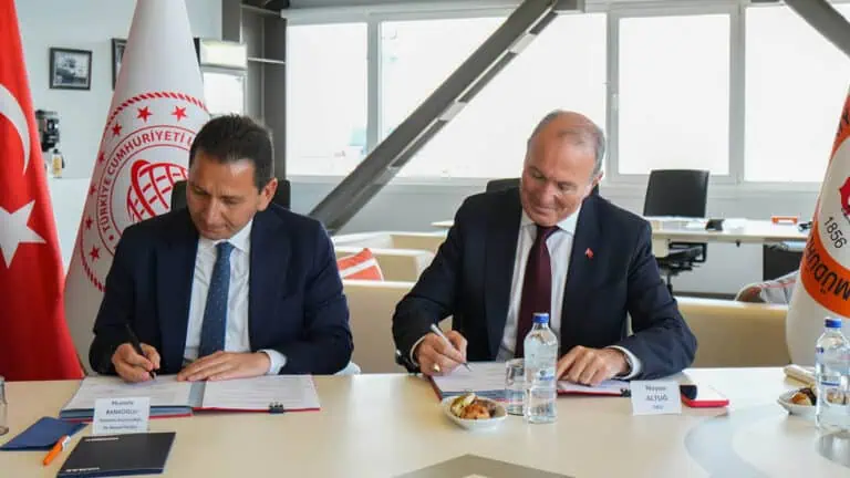 UZMAR Signs Contract for Two Tugs and Six Pilot Boats