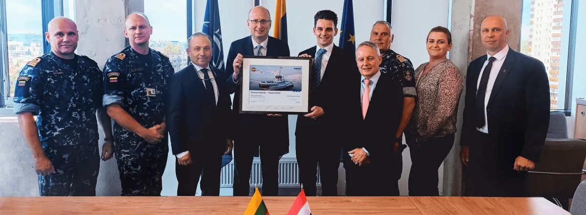 from left to right: Gintas Gumbrys (CDR), Justinas Žukauskas (LCDR), Vadim Akimov (Damen Shipyards Sales Director), Sigitas Dzekunskas (DMA Director), Justin Rietveld (Damen Shipyards Sales Manager), Jack Twiss Quaries van Ufford (Ambassador of the Kingdom of the Netherlands to Lithuania), Tadas Jablonskis (CAPT(N)), Jolanta Viduto (DMA), Gytis Augunas (Damen Representative)