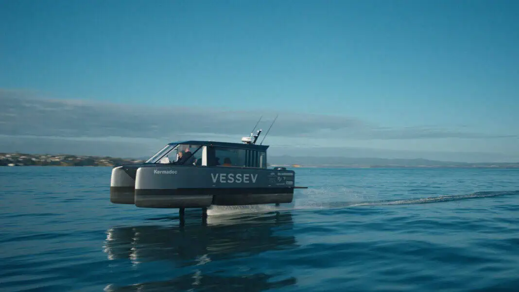 Vessev, a global leader in sustainable marine technology, has today showcased its VS—9 electric hydrofoil, complete with cabin and interior, for the first time as it enters the final phase of sea trials ahead of commercial certification. Production of VS—9s has already began with the first vessel to enter the commercial service of the largest ferry operator in New Zealand – Fullers360.