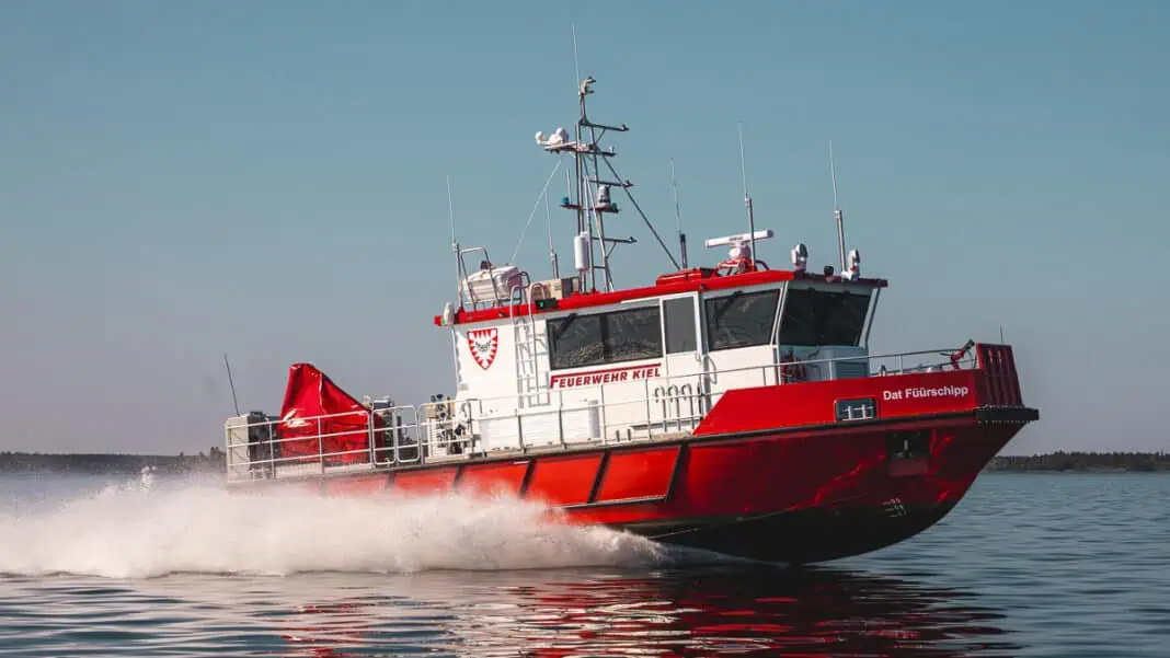 MOLABO, the leading manufacturer of 48-volt high-performance drives, proudly presents its latest success story: The Finnish shipyard Kewatec recently delivered a groundbreaking firefighting and rescue boat to the City of Kiel Fire Department equipped with an advanced hybrid waterjet propulsion system utilizing MOLABO's Aries i50 electric motors.