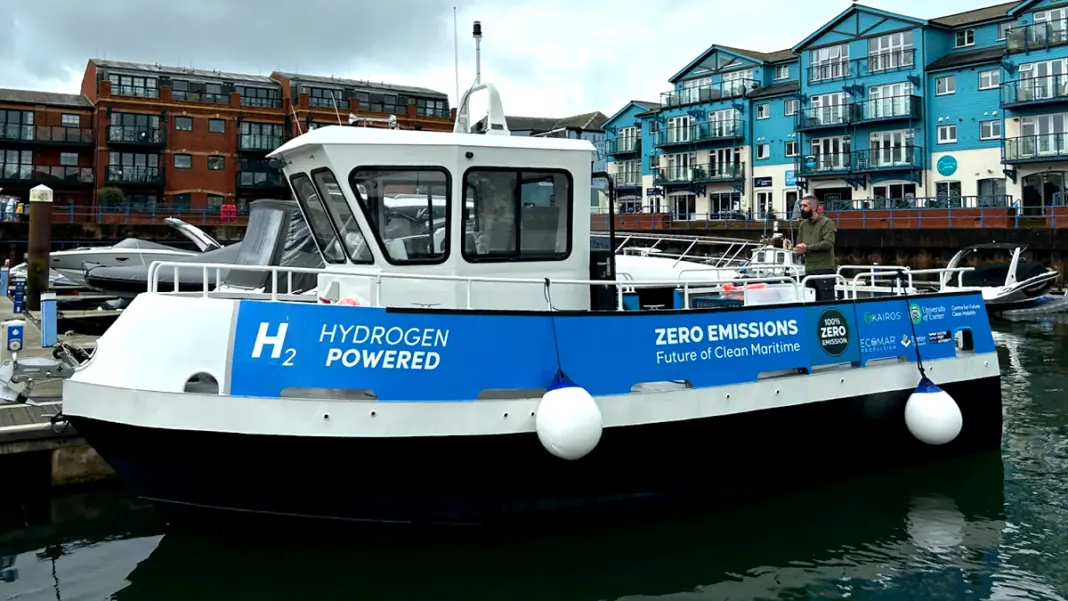 This week Exeter Port Authority took delivery of a hydrogen electric workboat made and designed by Ecomar Propulsion for a period of time to assist with the trials and testing of the vessel.