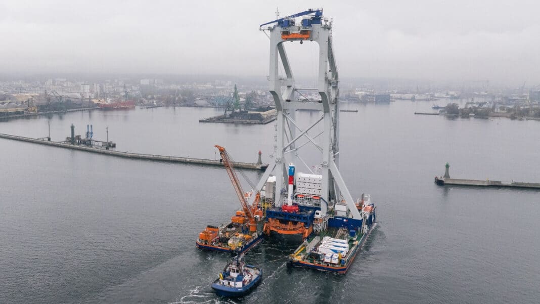 A state-of-art vessel has arrived at the Port of Gdynia - the Svanen - a heavy-lift vessel from Van Oord’s fleet designed for the installation of offshore wind farm foundations.