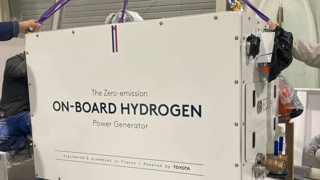 two 70kW EODEV REXH2 Range Extenders were integrated into the vessel, along with two 178kWh battery packs. The vessel features fully redundant power-propulsion architecture with two propulsion lines, two 200kW electric propulsion motors, two independent battery packs and two independent REXH2s powered by nine (9) bottles of hydrogen compressed at 350 bars, totalling over 75kg of hydrogen.