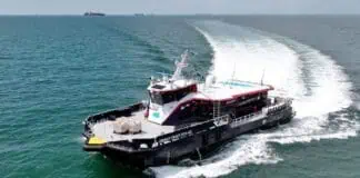 The Singapore shipbuilder Strategic Marine has commissioned a series of three new offshore supply vessels with a maximum speed of over 53 knots - the fastest of their kind in the world. Each vessel is powered by four 16-cylinder mtu Series 2000M72 engines from Rolls-Royce.