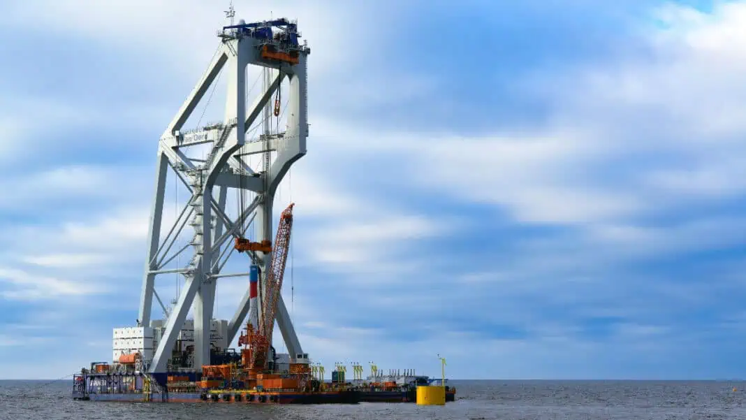 Van Oord, a leading international marine contractor, announce that its heavy lift installation vessel, Svanen, has successfully installed the first monopile at the Baltic Power offshore wind farm. Located 23 kilometers north of the Polish coast, the wind farm will feature the latest generation of wind turbines, each with a generating capacity of 15 megawatts.