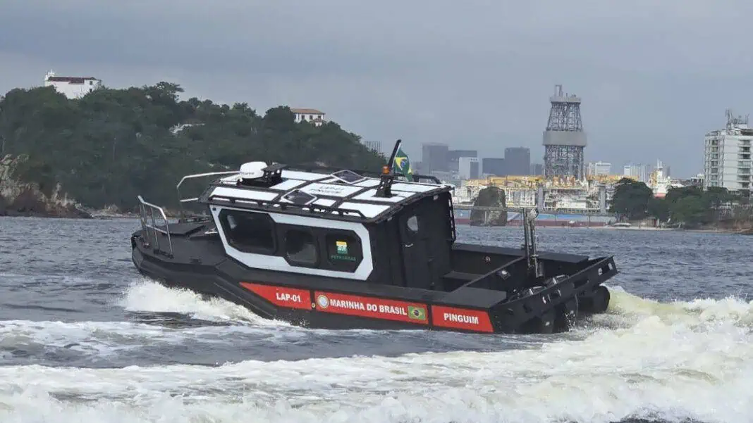 DGS Boats, a manufacturer of Composite HDPE high-performance vessels, announce the delivery of the DGS 999 POLAR to the Brazilian Navy and the Fundação de Estudos do Mar (FEMAR).