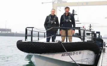 The Port of Tyne has made history by purchasing the UK’s first fully electric foiling pilot vessel, the Artemis EF-12 Pilot Boat. This groundbreaking acquisition marks a significant milestone for the Port of Tyne and represents a major step forward in the UK’s maritime sector’s transition to sustainable and innovative technologies.