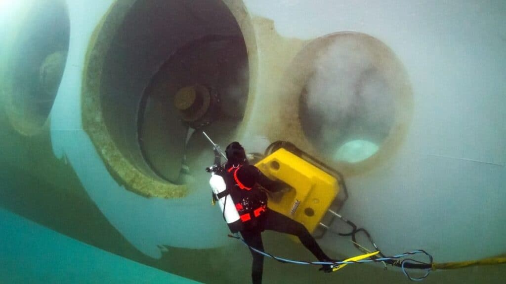 Our range of Typhoon cleaning machines is available for various applications: from propellers on small pleasure boats up to the hulls of 400 meter container ships or large offshore platforms. All types of fouling can be removed very effectively: light slime as well as very thick layers of heavy marine growth.