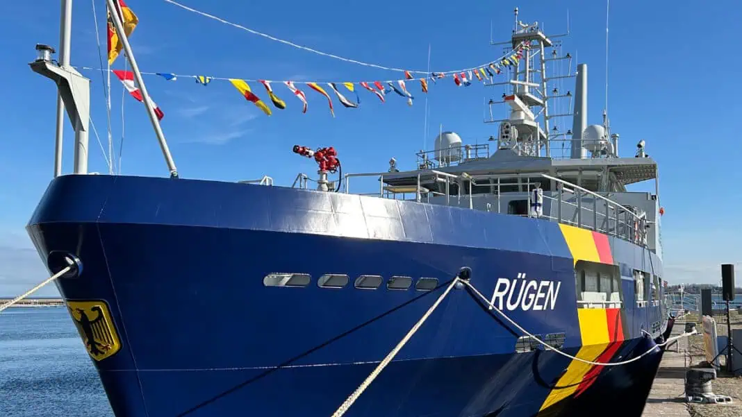 The new customs vessel “Rügen”, the largest in the German customs fleet, was ceremoniously christened and commissioned today in Stralsund. Equipped with four mtu gas engines from Rolls-Royce