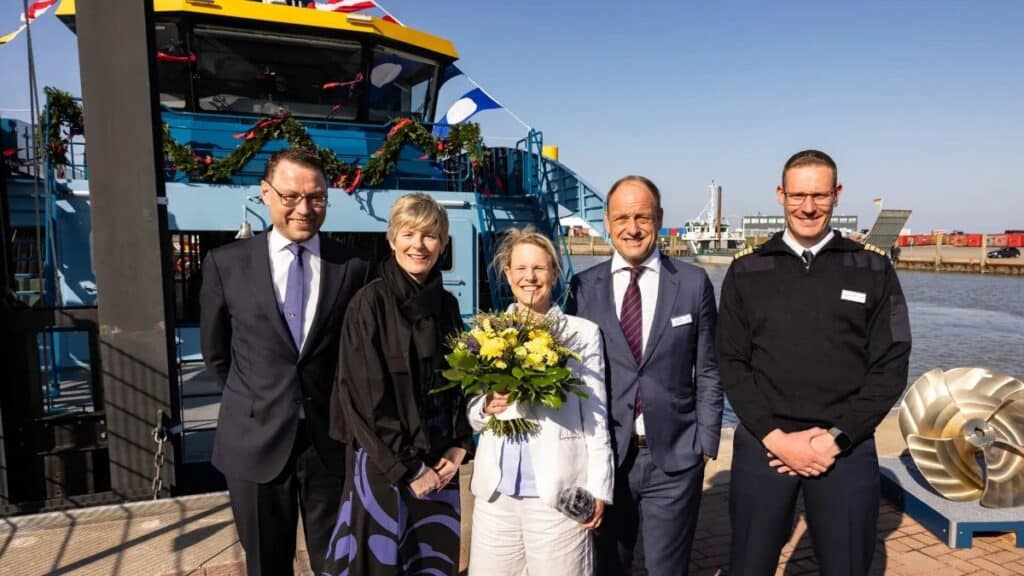 From left to right: Joschka Böddeling (Damen Sales Manager), Dr. Wibke Mellwig (Department Head for Waterways and Shipping in the Federal Ministry for Digital and Transport), Karin Pragal (Chairman of the Supervisory Board of Reederei Norden-Frisia), Carl-Ulfert Stegmann (Member of the Board of Reederei Norden-Frisia), Captain Stephan Ulrichs