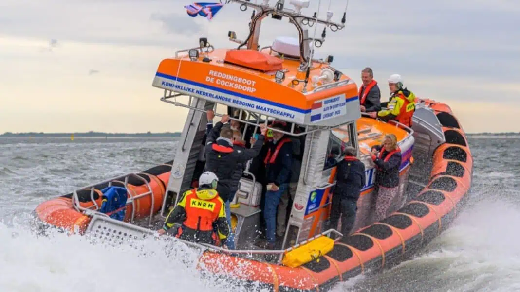 The KNRM De Cocksdorp lifeboat station, Netherlands, celebrated the christening of its new Van Wijk-class Search and Rescue boat, Alies en Evert Floor, on Saturday 3 May. The ceremony took place at the station’s boathouse on the Volharding near De Cocksdorp, marking the vessel’s official entry into service. The Alies en Evert Floor is the fourth vessel in the Van Wijk class built by Habbeké Shipyard, designed for high-performance rescue operations in challenging coastal conditions.