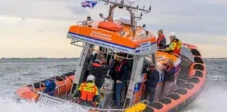 The KNRM De Cocksdorp lifeboat station, Netherlands, celebrated the christening of its new Van Wijk-class Search and Rescue boat, Alies en Evert Floor, on Saturday 3 May. The ceremony took place at the station’s boathouse on the Volharding near De Cocksdorp, marking the vessel’s official entry into service. The Alies en Evert Floor is the fourth vessel in the Van Wijk class built by Habbeké Shipyard, designed for high-performance rescue operations in challenging coastal conditions.