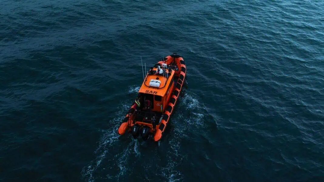 For maritime personnel operating high-speed vessels, crew transfer vessels, and small working boats, whole body vibrations (WBV) are more than just an uncomfortable part of the job, they represent a significant occupational hazard with both immediate and long-term health implications. These vibrations, transmitted through the hull, deck, seat, or floor to the crew, can lead to chronic health issues, reduced performance, and compromised safety at sea.