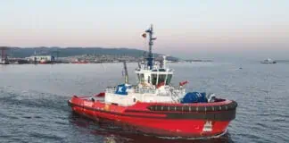 UZMAR Shipyard has successfully delivered the SD DJOUDJ, the second of five state-of-the-art RAstar 3200W ASD terminal support and escort tug, to global maritime leader KOTUG. This milestone reinforces the strategic partnership between UZMAR and KOTUG, advancing sustainable towage solutions for ports worldwide.