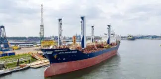 Econowind has successfully installed four 16-metre VentoFoils on board the chemical tanker M/T JUTLANDIA SWAN, owned and operated by Danish shipping company Uni-Tankers. The ATEX-proof Wind-Assisted Ship Propulsion units were installed in just four days in the port of Rotterdam.