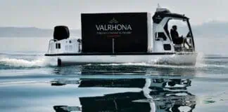 Franco-Swiss startup Fly-Box, led by renowned hydrofoil innovator Alain Thébault, has begun testing its groundbreaking 100% electric freight transport prototype, the Fly-Box Compact. This 8-meter proof-of-concept vessel marks a critical step toward developing full-scale hydrofoiling cargo ships capable of transforming short-sea logistics.