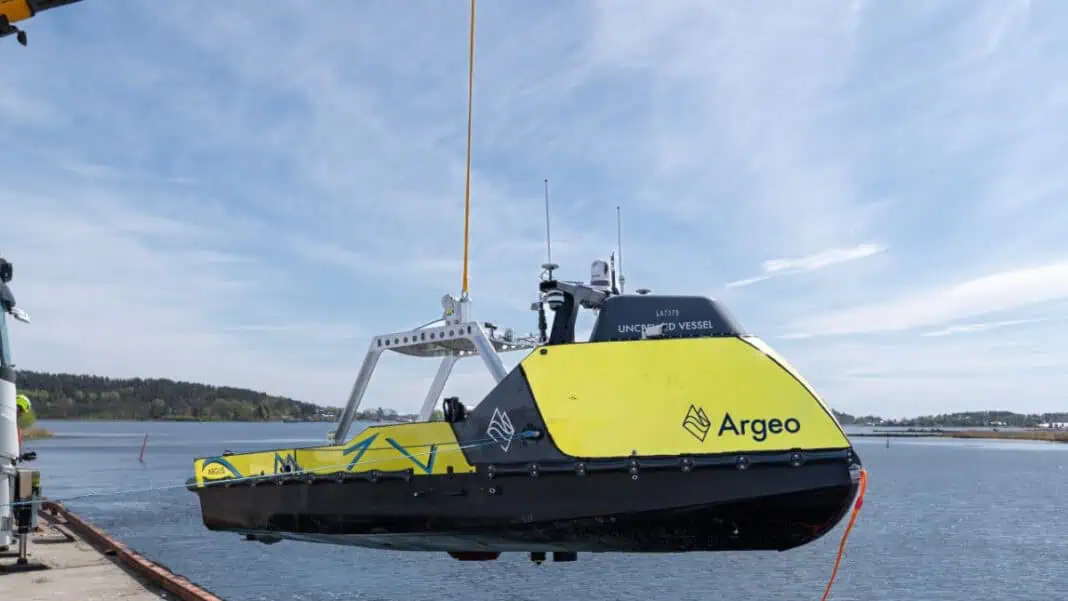Argeo, a leader in autonomous offshore survey solutions, has made maritime history as the first commercial operator of Henriksen's SOLUS launch and recovery system (LARS) for unmanned surface vehicles (USVs). This cutting-edge technology enables safe USV operations in challenging sea states, significantly expanding the operational window for uncrewed offshore surveys.