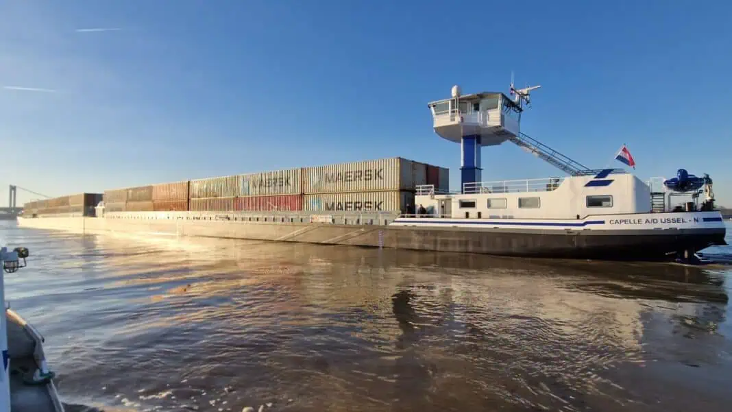 At first glance, the Mannheim appears to be a typical 200-metre-long inland cargo vessel. However, beneath its conventional exterior lies a groundbreaking innovation in maritime engineering. The vessel’s advanced engine room features a state-of-the-art diesel-electric powertrain, powered by five high-performance PACCAR MX-13 engines supplied by DAF Components, marking a significant leap forward in sustainable and efficient inland shipping.