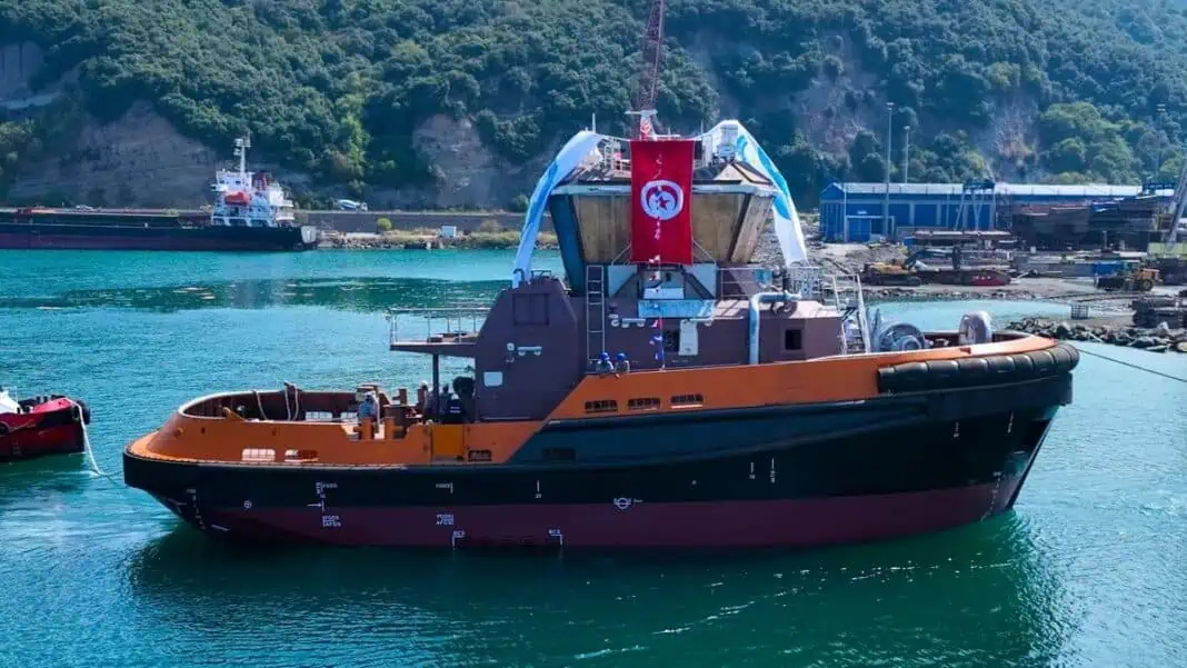 Turkey’s leading shipbuilder and tug operator, MED MARINE, proudly announces the successful launch of the MED-A2800SD tug on August 23. This milestone marks the third vessel in the six-unit RAmparts 2800 series ASD (Azimuth Stern Drive) fleet being constructed for Tunisia’s esteemed port authority, OMMP (Office de la Marine Marchande et des Ports).