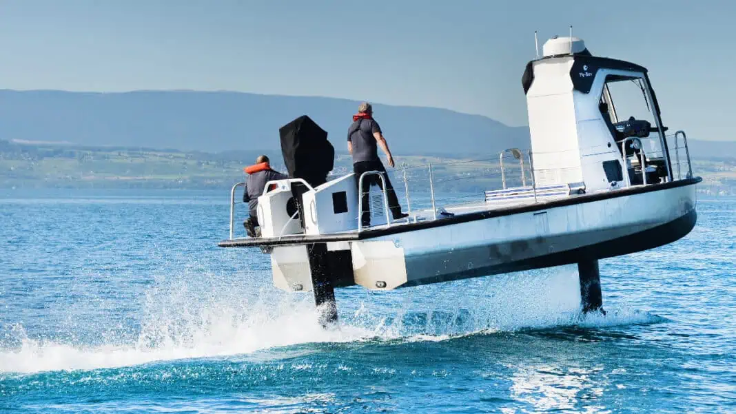 On Lake Geneva, Swiss start-up Fly-Box, founded by inventor and sailor Alain Thébault, has successfully flown a scaled-down prototype of its electric foiling vessel designed for freight transport. The milestone marks a key step toward developing sustainable, high-speed logistics solutions for inland waterways.