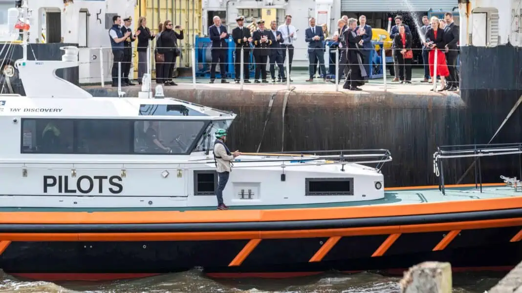 At the Port of Dundee today, the new Tay Discovery pilot boat was given a traditional marine blessing for its service on the River Tay. With representatives from the Dundee Heritage Trust (DHT) and National Oceanography Centre (NOC) present, the vessel was formally named Tay Discovery, reflecting the port’s important role in the City of Discovery. The naming also marks the centenary of the original RRS Discovery receiving its Royal Research designation.