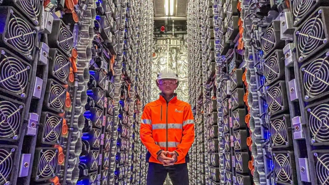 At Incat Tasmania’s Hobart shipyard, construction of Hull 096 — the world’s largest electric ferry — has reached a major milestone. One of the vessel’s four massive battery rooms has now been energized for the first time, marking a significant step toward upcoming sea trials later this year.