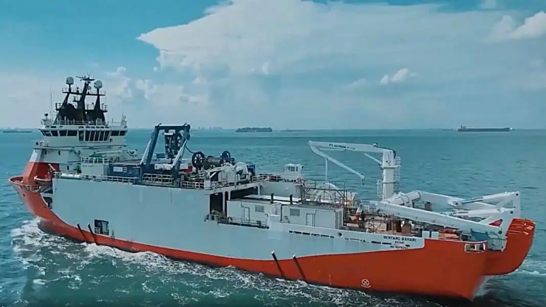 PT Ketrosden Triasmitra Tbk, a pioneer in Indonesia’s telecommunications infrastructure sector, has reached a landmark moment with the official handover of the Cable Laying Vessel (CLV) Bentang Bahari from PaxOcean in Batam.