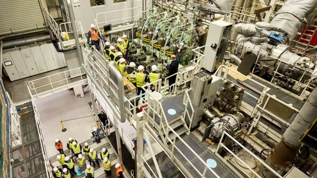 Everllence has officially introduced its latest innovation in sustainable marine propulsion: the B&W ME-LGIA (Liquid Gas Injection Ammonia) dual-fuel engine. The unveiling took place during a two-day event in Copenhagen, which brought together more than 300 participants from across the global maritime sector, including shipowners, operators, and industry leaders.