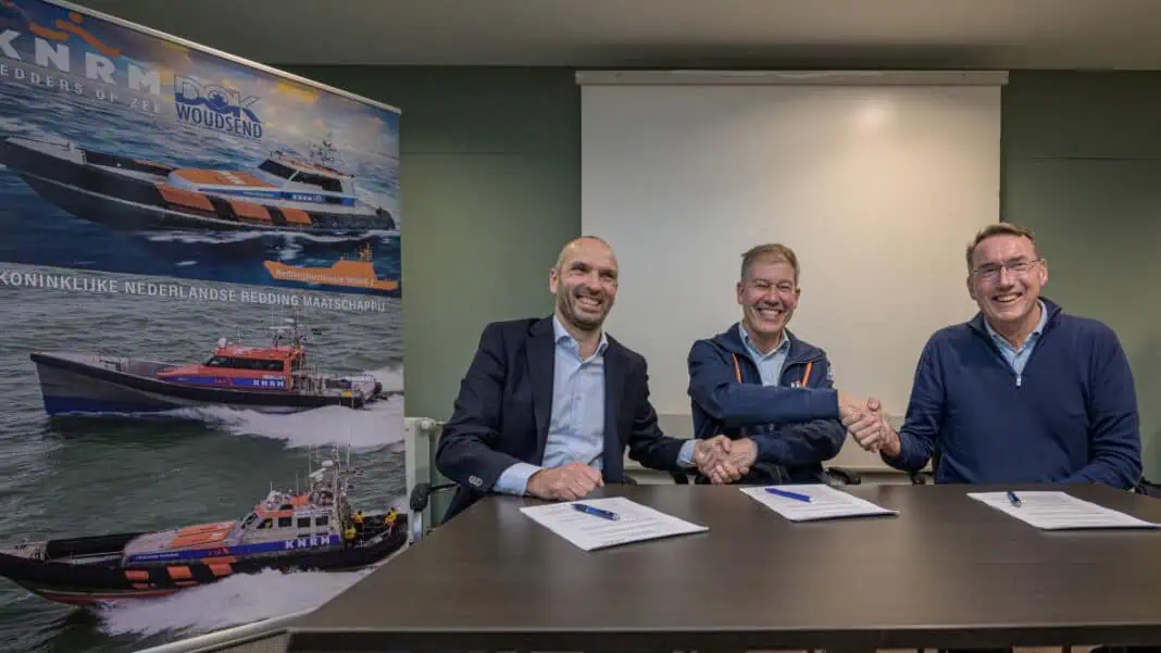 The Royal Netherlands Sea Rescue Institution (KNRM) has announced the commissioning of thirteen new lifeboats, marking the largest vessel order in the organization’s 201-year history. Construction will begin in 2026 at the Frisian shipyard Dok en Scheepsbouw Woudsend BV, located in Woudsend.