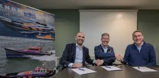 The Royal Netherlands Sea Rescue Institution (KNRM) has announced the commissioning of thirteen new lifeboats, marking the largest vessel order in the organization’s 201-year history. Construction will begin in 2026 at the Frisian shipyard Dok en Scheepsbouw Woudsend BV, located in Woudsend.