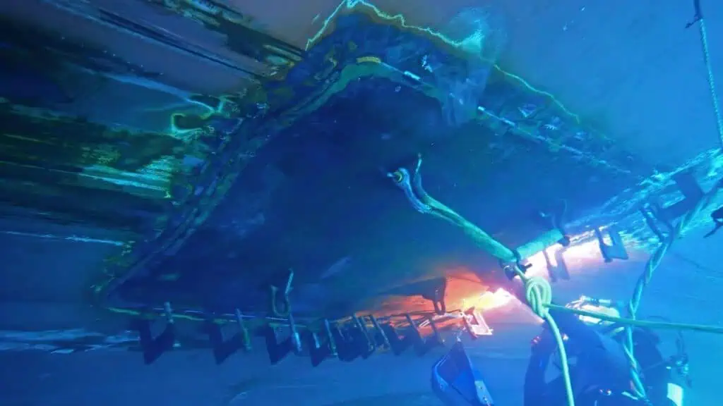 Turning to Hydrex for a solution, the owner received a proposal that combined speed, safety, and full compliance with classification society requirements. Hydrex recommended temporary, fully class-approved repair work carried out entirely underwater, avoiding the need for immediate drydock