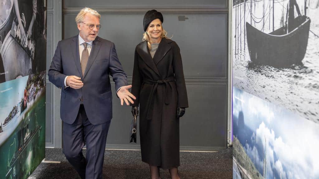 NIOZ director Han Dolman and queen Máxima (credit: Evalien Weterings)