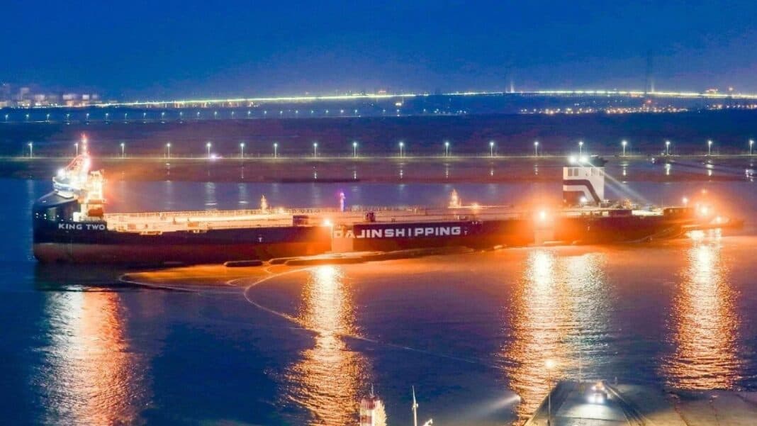 Dajin Shipbuilding has successfully launched the 40,000 dwt deck carrier KING TWO at its Panjin facility, marking the second large-scale deck carrier to be delivered by the yard. The vessel follows its sister ship, KING ONE, which has already completed its maiden voyage.