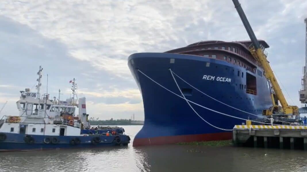 Norwegian offshore vessel owner Rem Offshore has marked a major construction milestone with the delivery of the hull for its newbuild offshore construction vessel, Rem Ocean, from the Song Cam shipyard in Vietnam. The hull was formally delivered on 15 June, completing the vessel’s construction phase and paving the way for final outfitting in Norway.
