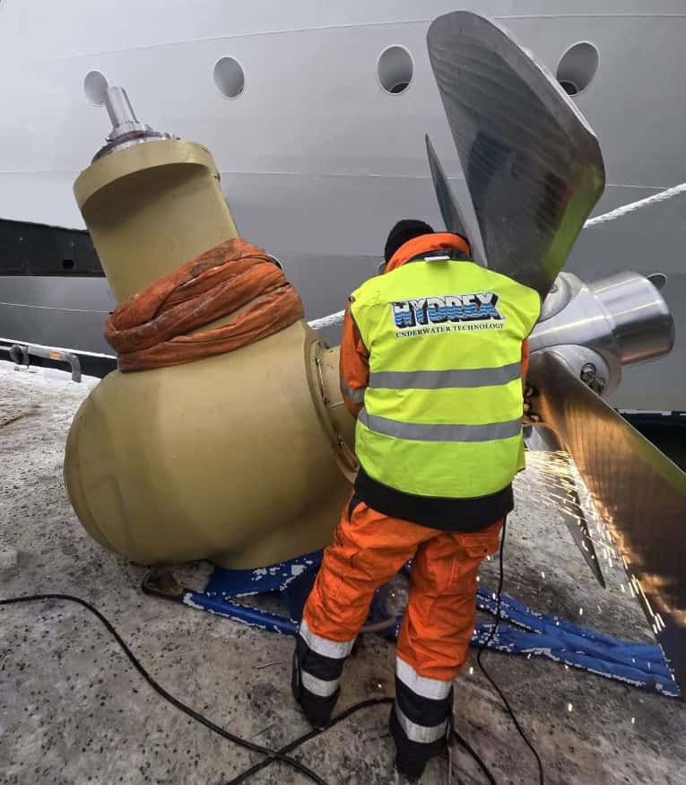 Hydrex Preparing new bow thruster for installation in Stockholm.