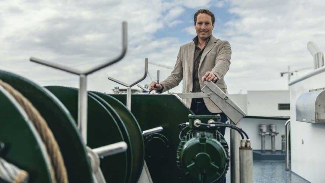 Dutch winch specialist Dijvler is expanding into the sea-going vessel market following the acquisition of the rights, designs, drawings and certifications of C-Nautical, enabling the company to launch a new standardised range of anchor and mooring winches for cargo vessels and offshore support vessels. With nearly 50 years of experience supplying anchor and mooring winches for inland waterway vessels, Dijvler is now applying its established engineering expertise to the wider commercial marine sector. The company expects to deliver its first orders for the new programme in 2027.