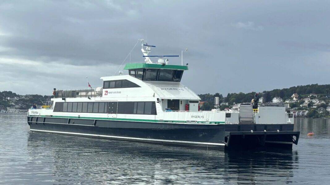 Norwegian ferry operator Rødne Trafikk has taken delivery of the new all-electric car and passenger ferry Rygerlys from Oma Baatbyggeri AS in Stord. The 46-metre all-electric combi-catamaran will operate on the Lauvik–Lysebotn route under a 10-year contract with Kolumbus.