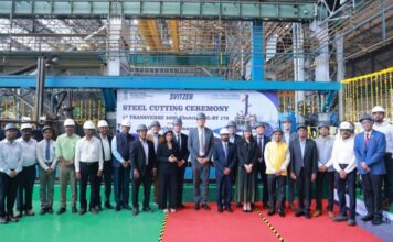 Cochin Shipyard Limited (CSL) and Svitzer have marked the start of construction of four advanced battery-electric tugs with a formal steel-cutting ceremony at CSL’s shipyard in India. The vessels are part of a series of four next-generation TRAnsverse 2600e battery-electric tugs being built by CSL for Svitzer under a shipbuilding agreement signed in December 2025.