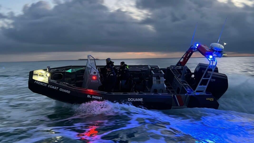 French Customs is operating two Sillinger 820 ALURAID rigid-hulled inflatable boats (RHIBs), powered by twin OXE300 diesel outboard engines supplied by KENT Marine Equipment, the French distributor for OXE Marine.